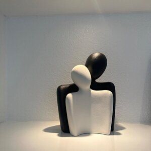 Ceramic Couple Statues for Home Décor Hugging Couple Figurines Office Décor